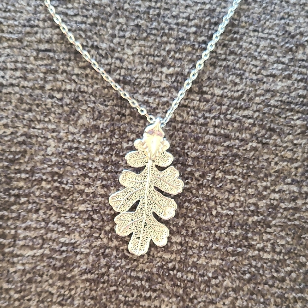 Silver Leaf Pendant Necklace